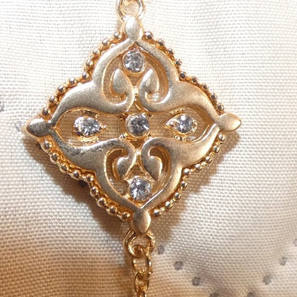 Charming Charlie Medallion Necklace w/Bling - Picture 6 of 12